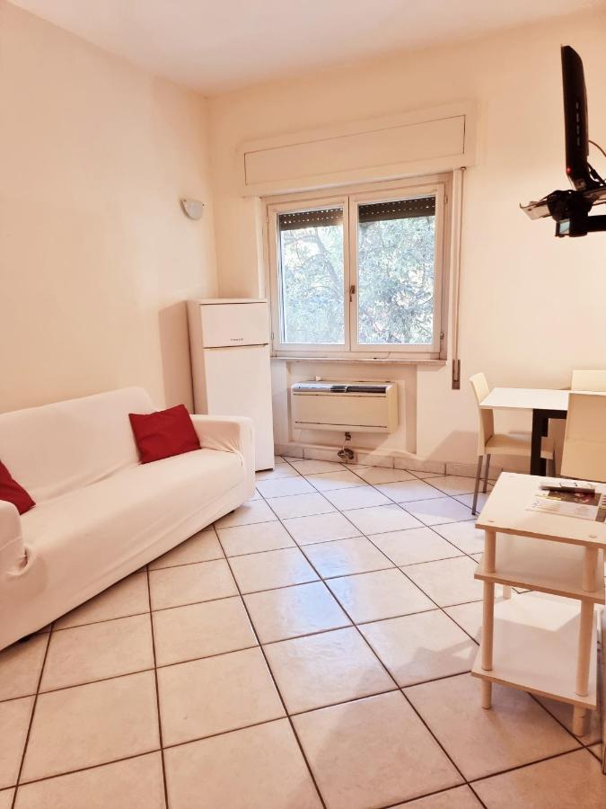 Reale Apartments Terracina Zimmer foto